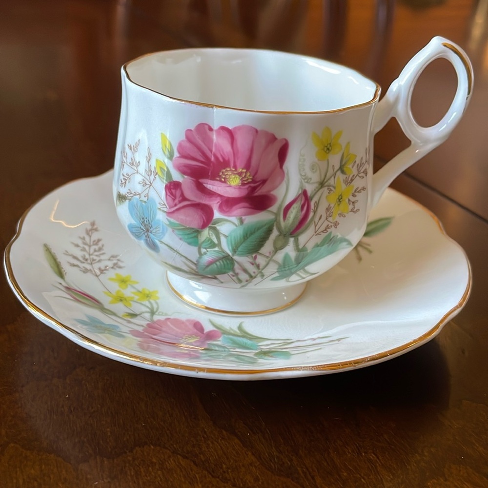 Royal Dover Bone China England August rise flower tea cup & saucer set